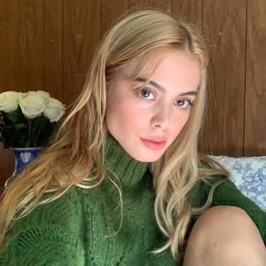 Meet your Posher, Rena